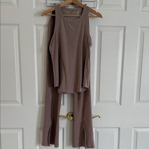 Beyond yoga tank and leggings set